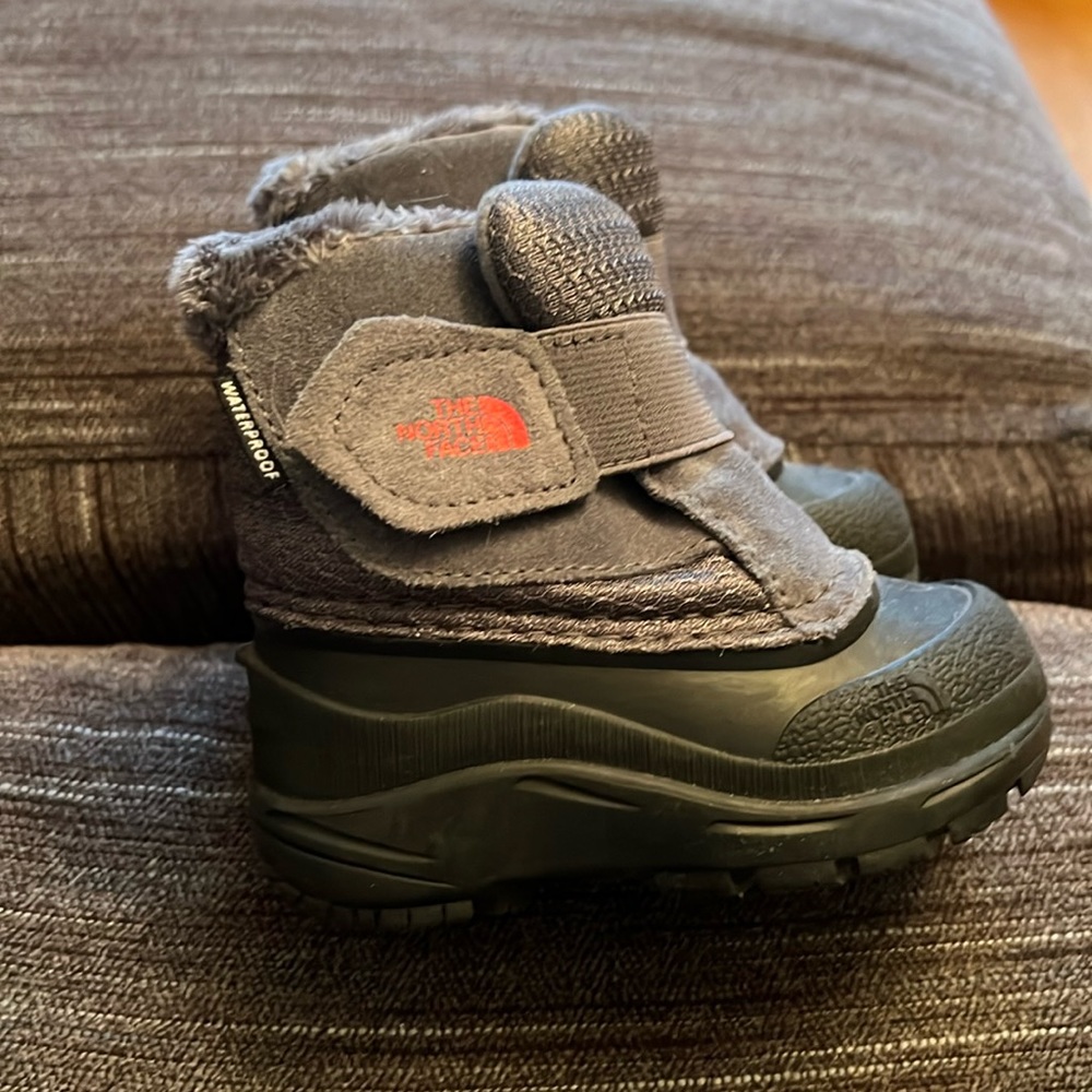 Northface toddler boots - Size 5